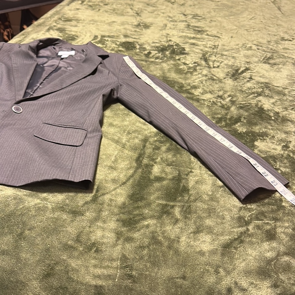 Suit - Picture 6 of 6